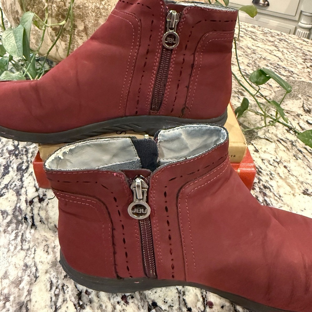 JBU "Juno" Burgundy Ankle Boots – Women's 9M